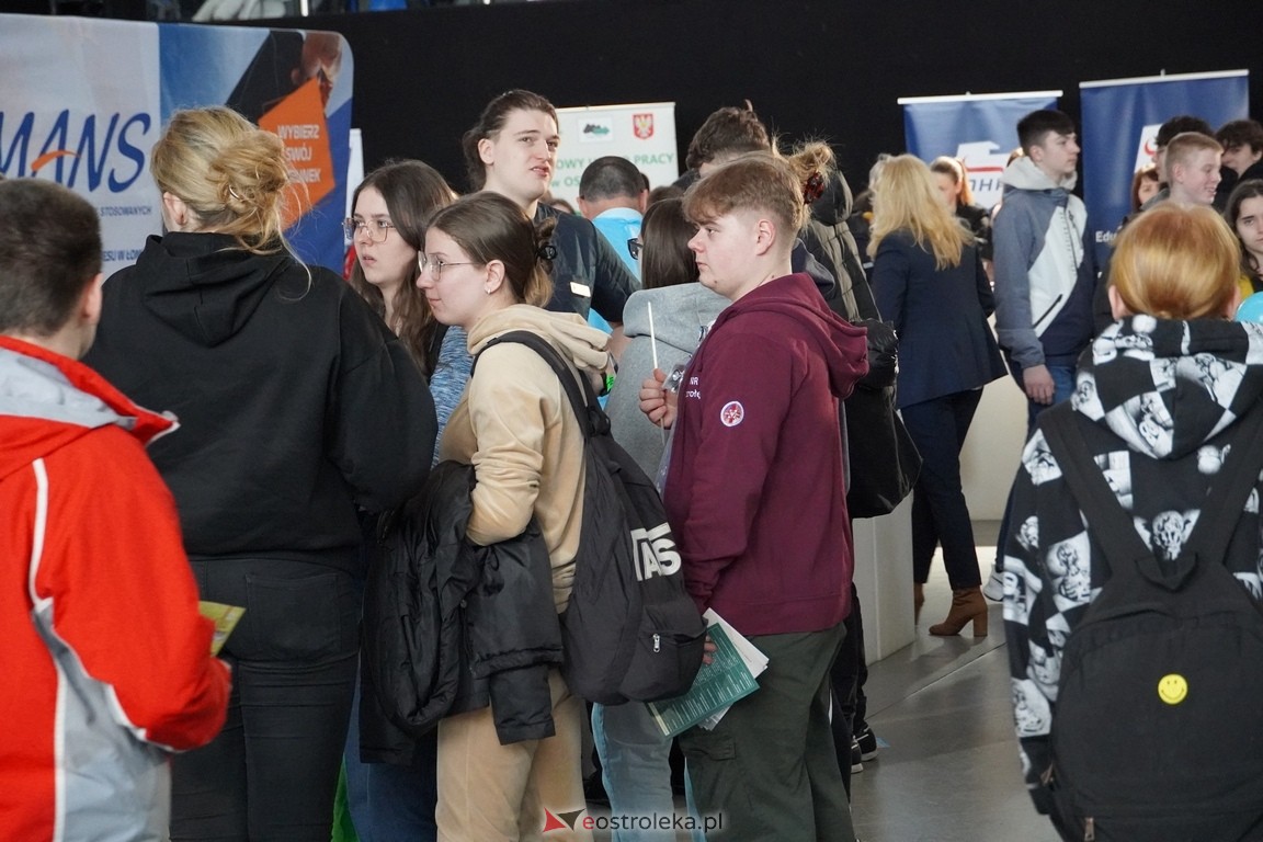 Forum Edukacyjne 2024 i XIII Młodzieżowe Targi Edukacji i Pracy [20.03.2024] - zdjęcie #131 - eOstroleka.pl
