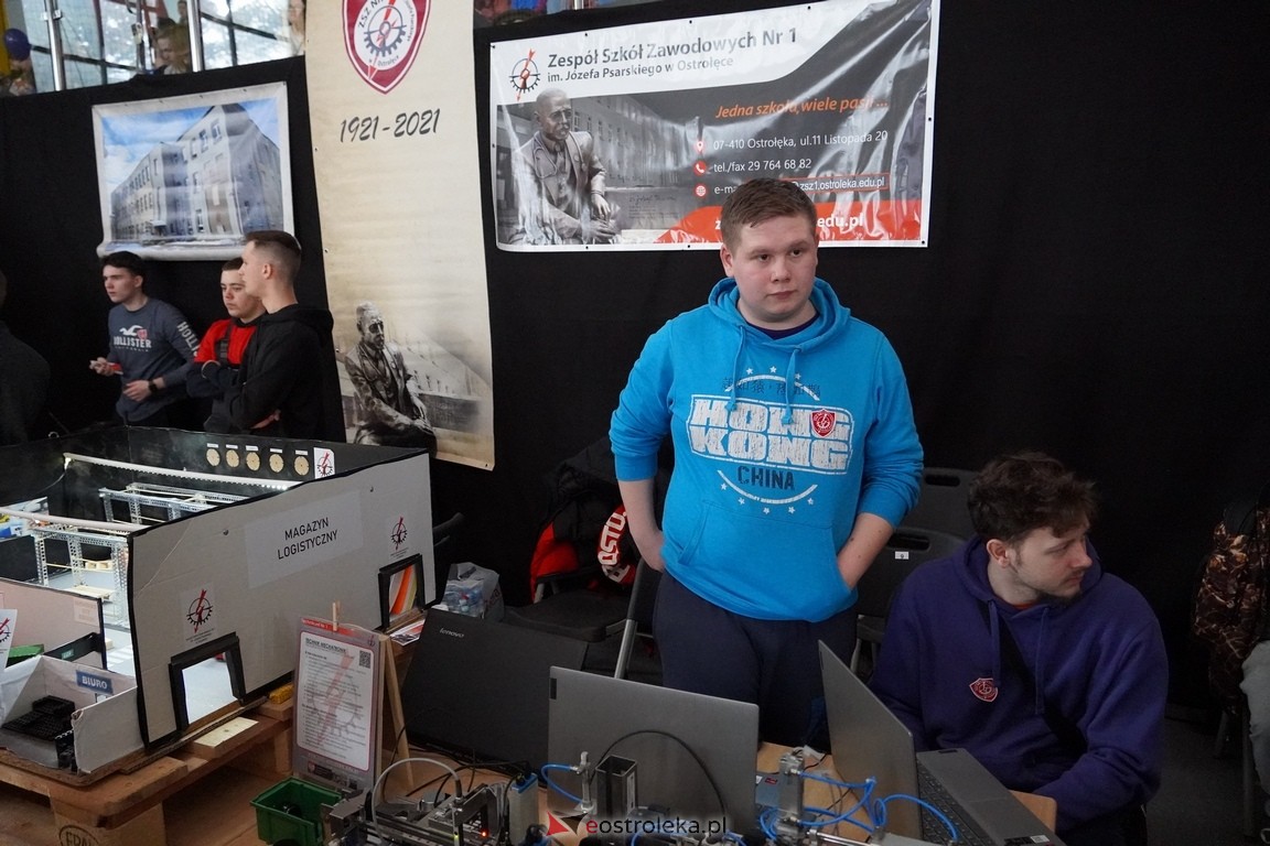 Forum Edukacyjne 2024 i XIII Młodzieżowe Targi Edukacji i Pracy [20.03.2024] - zdjęcie #111 - eOstroleka.pl