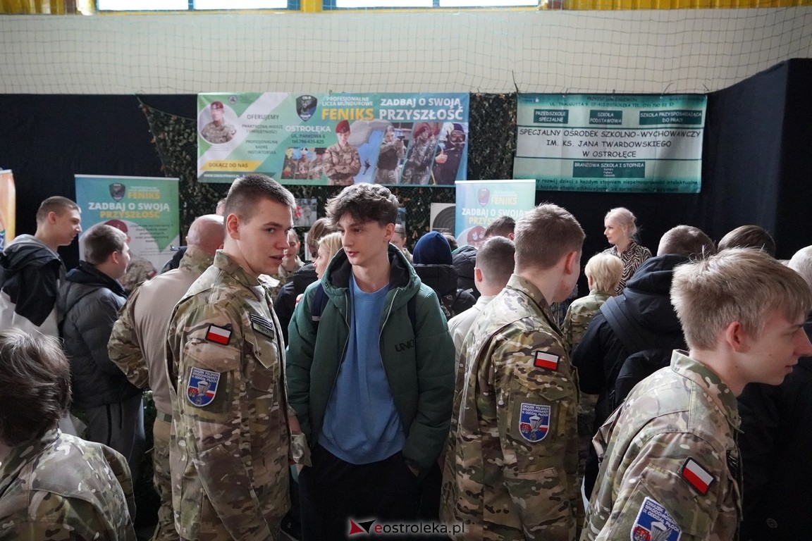 Forum Edukacyjne 2024 i XIII Młodzieżowe Targi Edukacji i Pracy [20.03.2024] - zdjęcie #102 - eOstroleka.pl