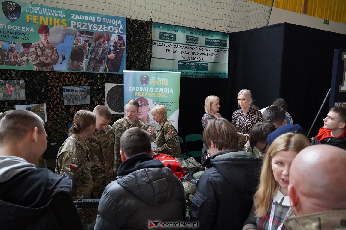 Forum Edukacyjne 2024 i XIII Młodzieżowe Targi Edukacji i Pracy [20.03.2024] - zdjęcie #101 - eOstroleka.pl
