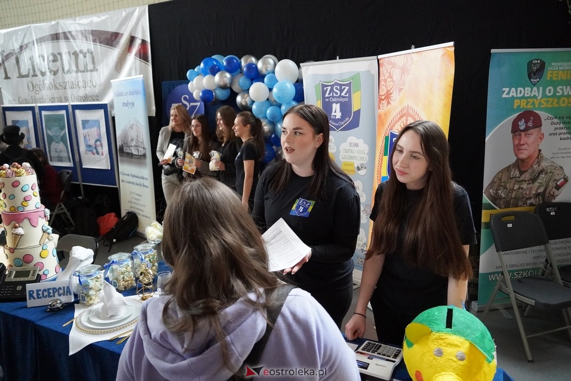 Forum Edukacyjne 2024 i XIII Młodzieżowe Targi Edukacji i Pracy [20.03.2024] - zdjęcie #97 - eOstroleka.pl