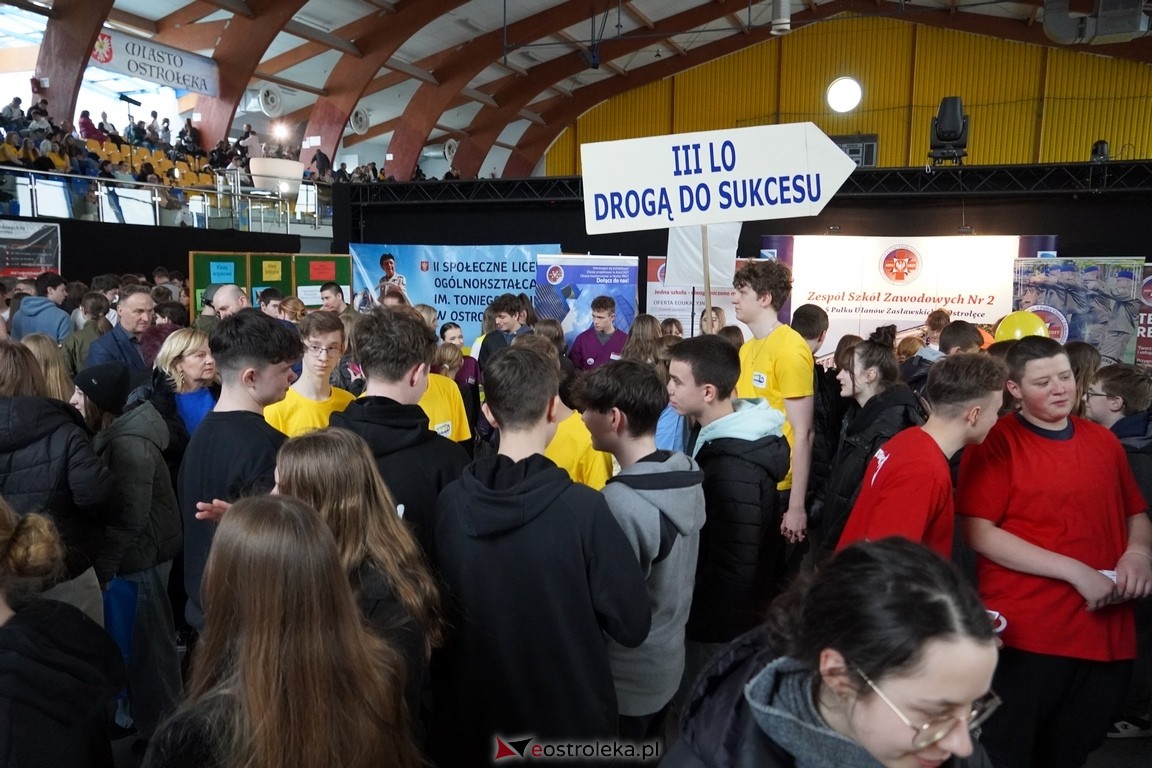 Forum Edukacyjne 2024 i XIII Młodzieżowe Targi Edukacji i Pracy [20.03.2024] - zdjęcie #96 - eOstroleka.pl