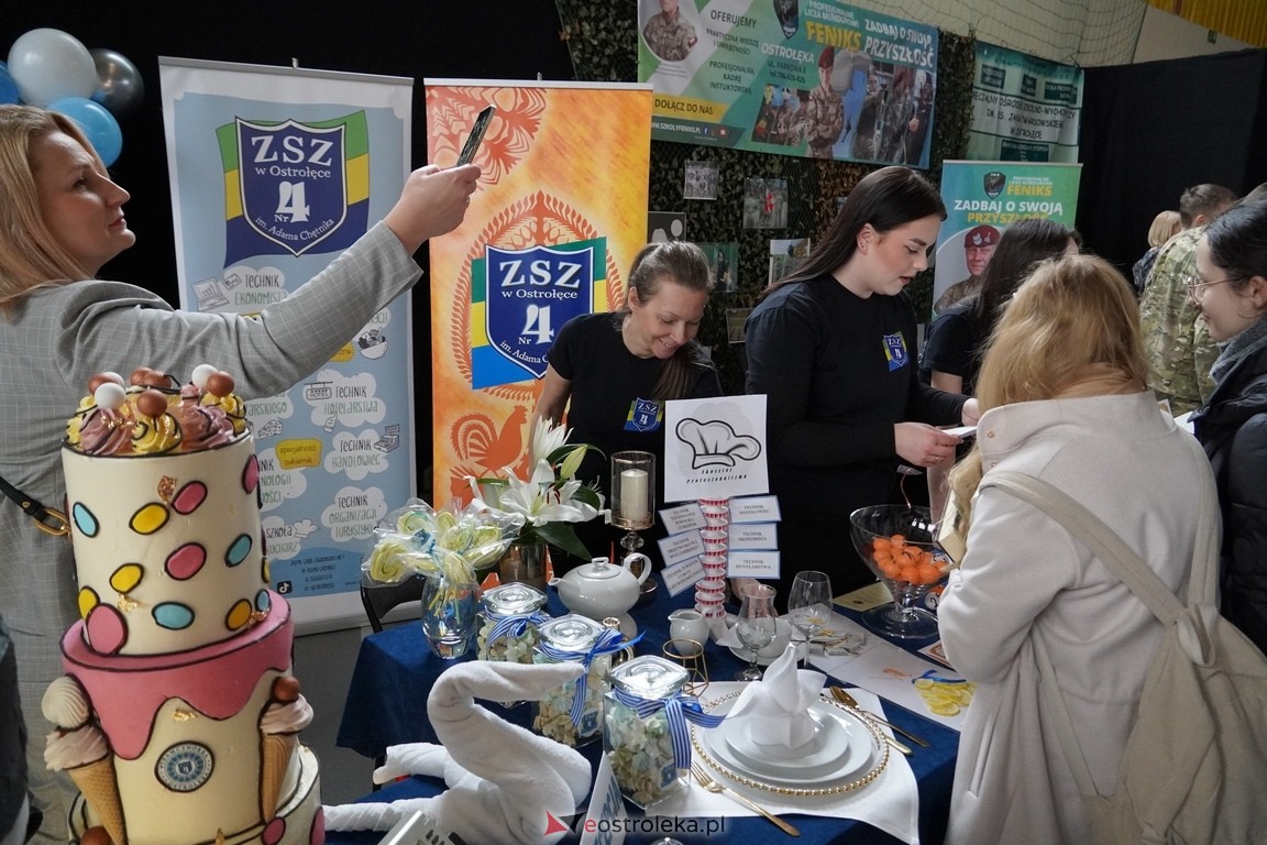 Forum Edukacyjne 2024 i XIII Młodzieżowe Targi Edukacji i Pracy [20.03.2024] - zdjęcie #94 - eOstroleka.pl