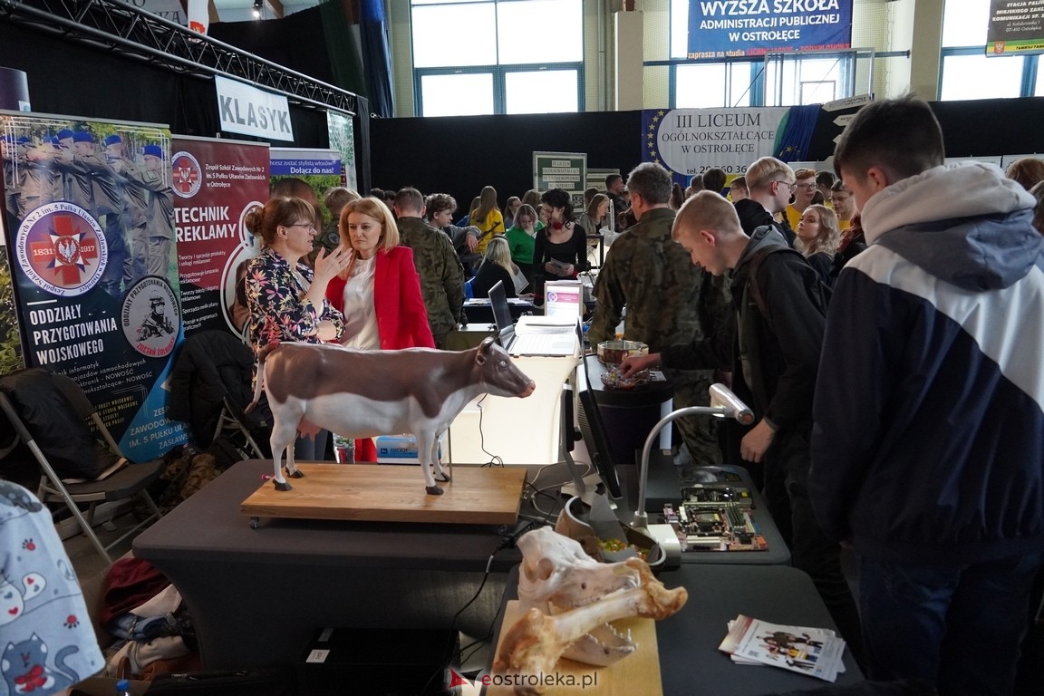 Forum Edukacyjne 2024 i XIII Młodzieżowe Targi Edukacji i Pracy [20.03.2024] - zdjęcie #87 - eOstroleka.pl