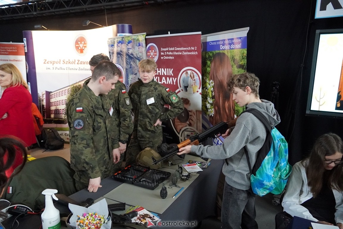 Forum Edukacyjne 2024 i XIII Młodzieżowe Targi Edukacji i Pracy [20.03.2024] - zdjęcie #86 - eOstroleka.pl