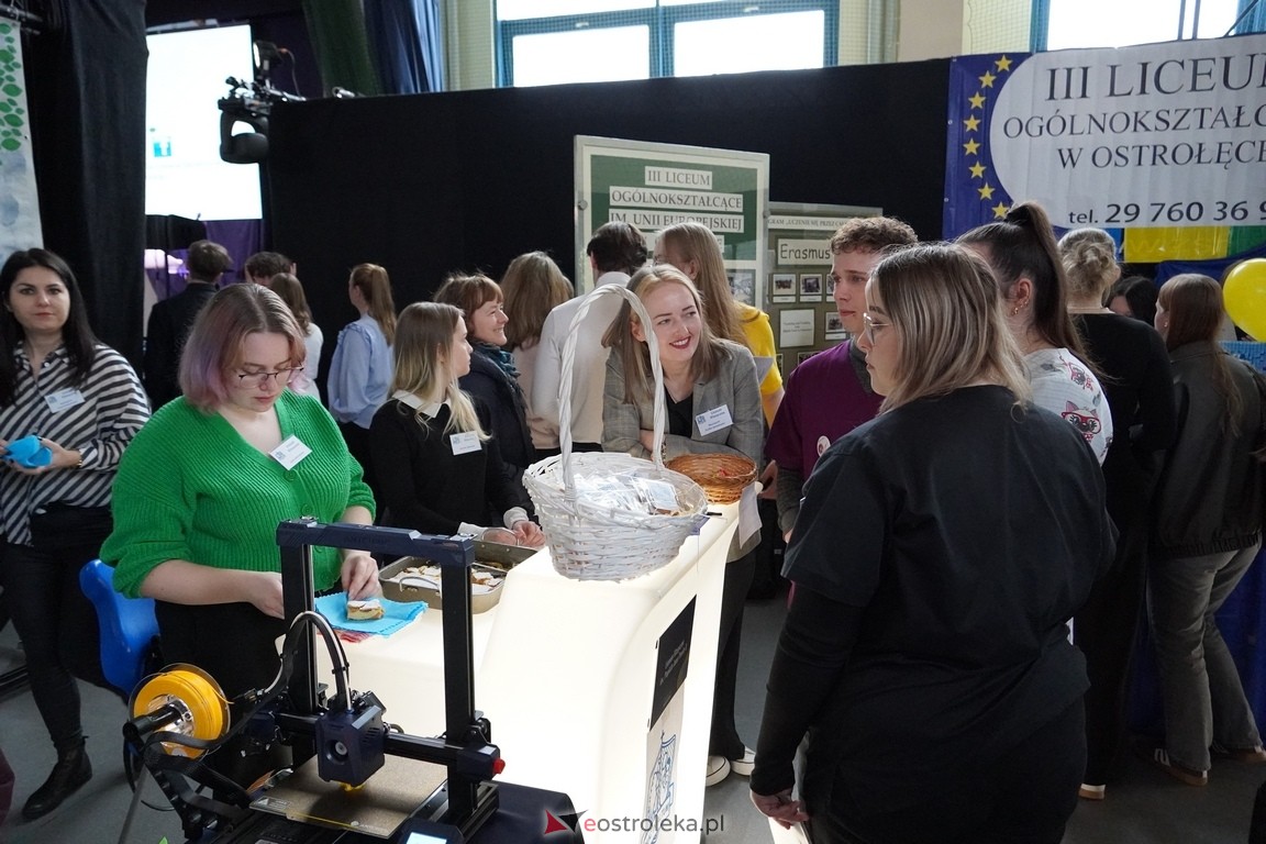 Forum Edukacyjne 2024 i XIII Młodzieżowe Targi Edukacji i Pracy [20.03.2024] - zdjęcie #85 - eOstroleka.pl