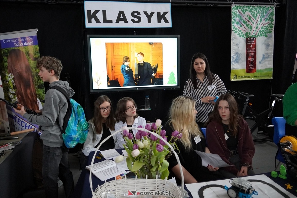 Forum Edukacyjne 2024 i XIII Młodzieżowe Targi Edukacji i Pracy [20.03.2024] - zdjęcie #84 - eOstroleka.pl