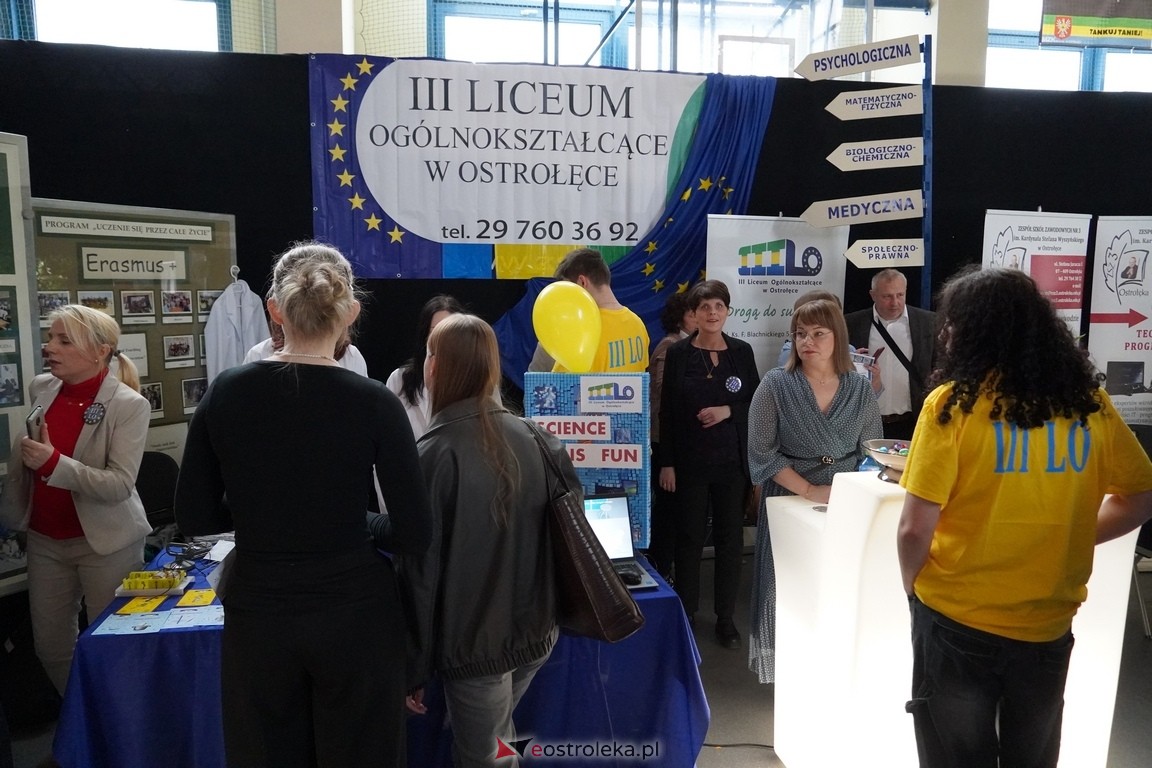 Forum Edukacyjne 2024 i XIII Młodzieżowe Targi Edukacji i Pracy [20.03.2024] - zdjęcie #83 - eOstroleka.pl