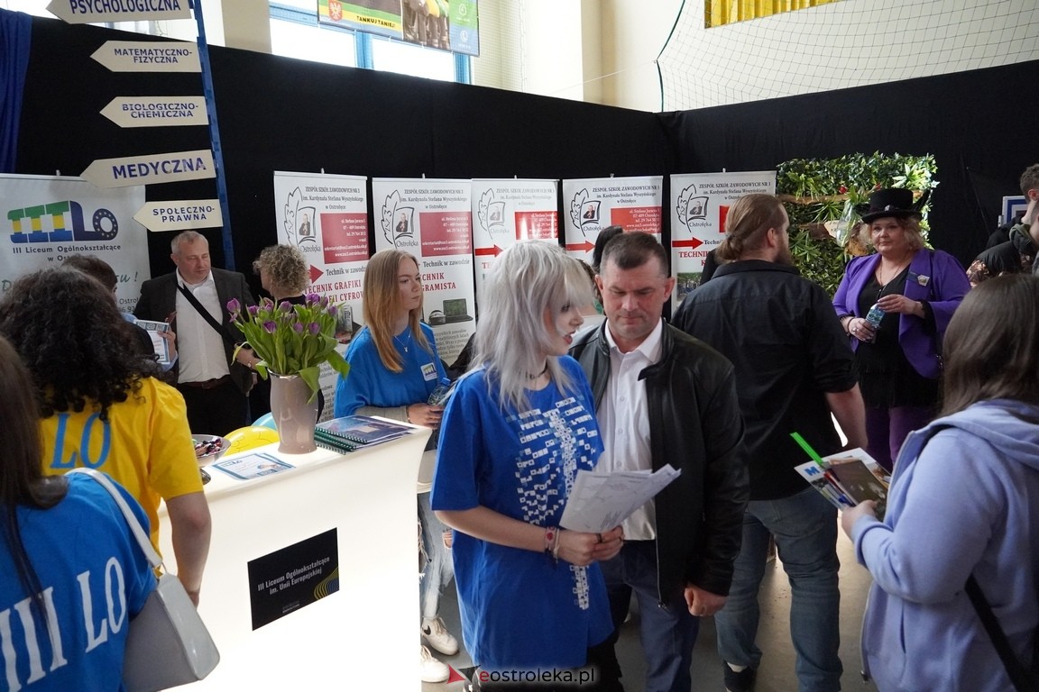 Forum Edukacyjne 2024 i XIII Młodzieżowe Targi Edukacji i Pracy [20.03.2024] - zdjęcie #82 - eOstroleka.pl