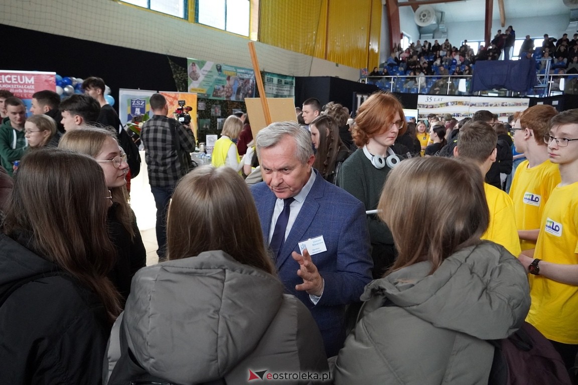 Forum Edukacyjne 2024 i XIII Młodzieżowe Targi Edukacji i Pracy [20.03.2024] - zdjęcie #81 - eOstroleka.pl
