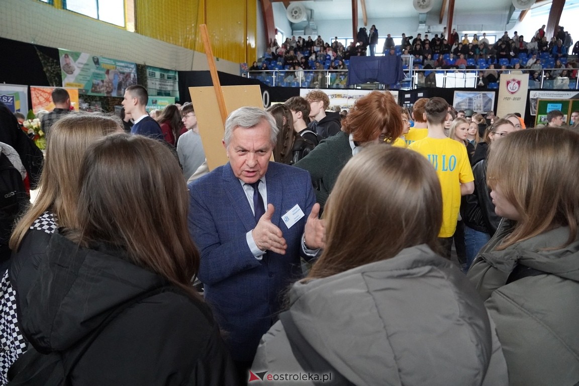 Forum Edukacyjne 2024 i XIII Młodzieżowe Targi Edukacji i Pracy [20.03.2024] - zdjęcie #80 - eOstroleka.pl
