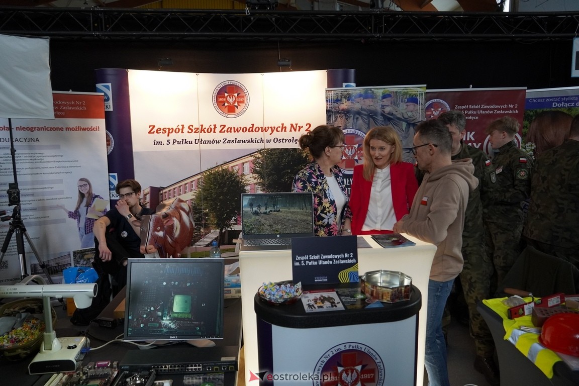 Forum Edukacyjne 2024 i XIII Młodzieżowe Targi Edukacji i Pracy [20.03.2024] - zdjęcie #77 - eOstroleka.pl