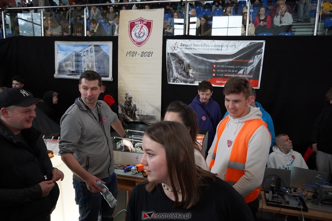 Forum Edukacyjne 2024 i XIII Młodzieżowe Targi Edukacji i Pracy [20.03.2024] - zdjęcie #76 - eOstroleka.pl