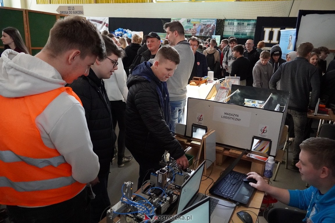 Forum Edukacyjne 2024 i XIII Młodzieżowe Targi Edukacji i Pracy [20.03.2024] - zdjęcie #74 - eOstroleka.pl
