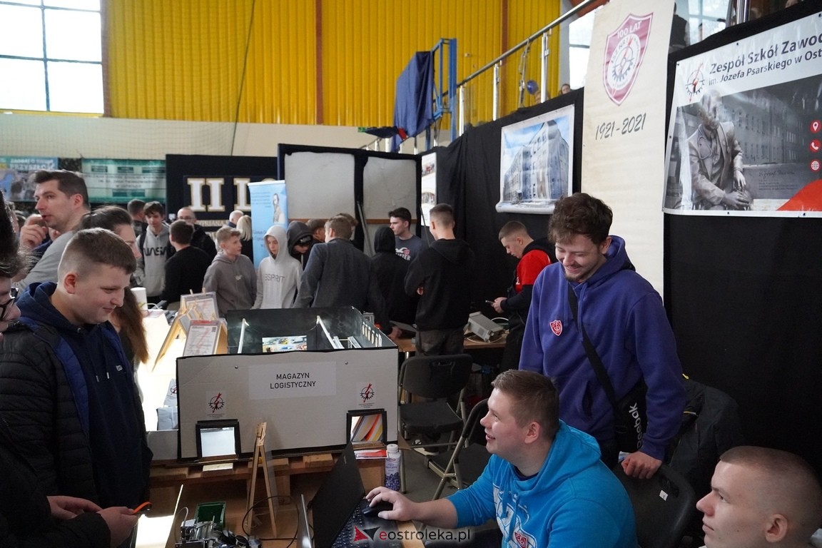 Forum Edukacyjne 2024 i XIII Młodzieżowe Targi Edukacji i Pracy [20.03.2024] - zdjęcie #73 - eOstroleka.pl