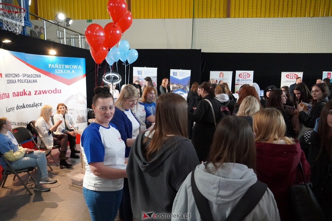 Forum Edukacyjne 2024 i XIII Młodzieżowe Targi Edukacji i Pracy [20.03.2024] - zdjęcie #72 - eOstroleka.pl