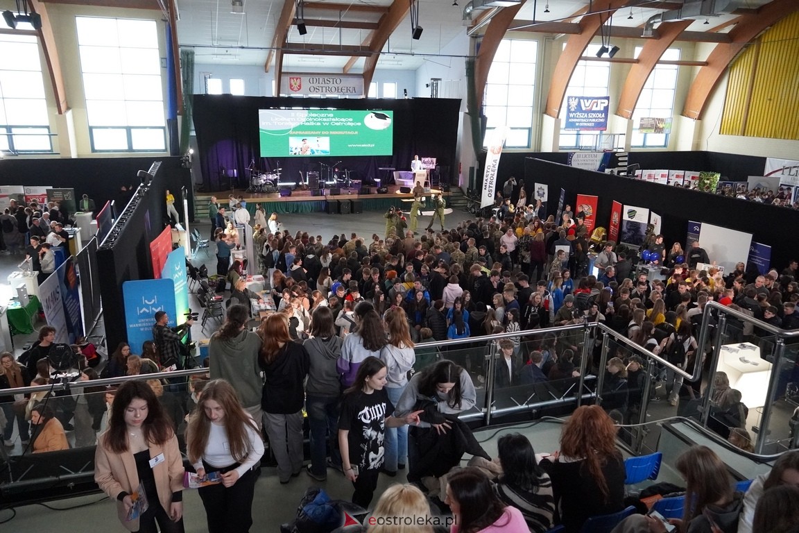 Forum Edukacyjne 2024 i XIII Młodzieżowe Targi Edukacji i Pracy [20.03.2024] - zdjęcie #71 - eOstroleka.pl