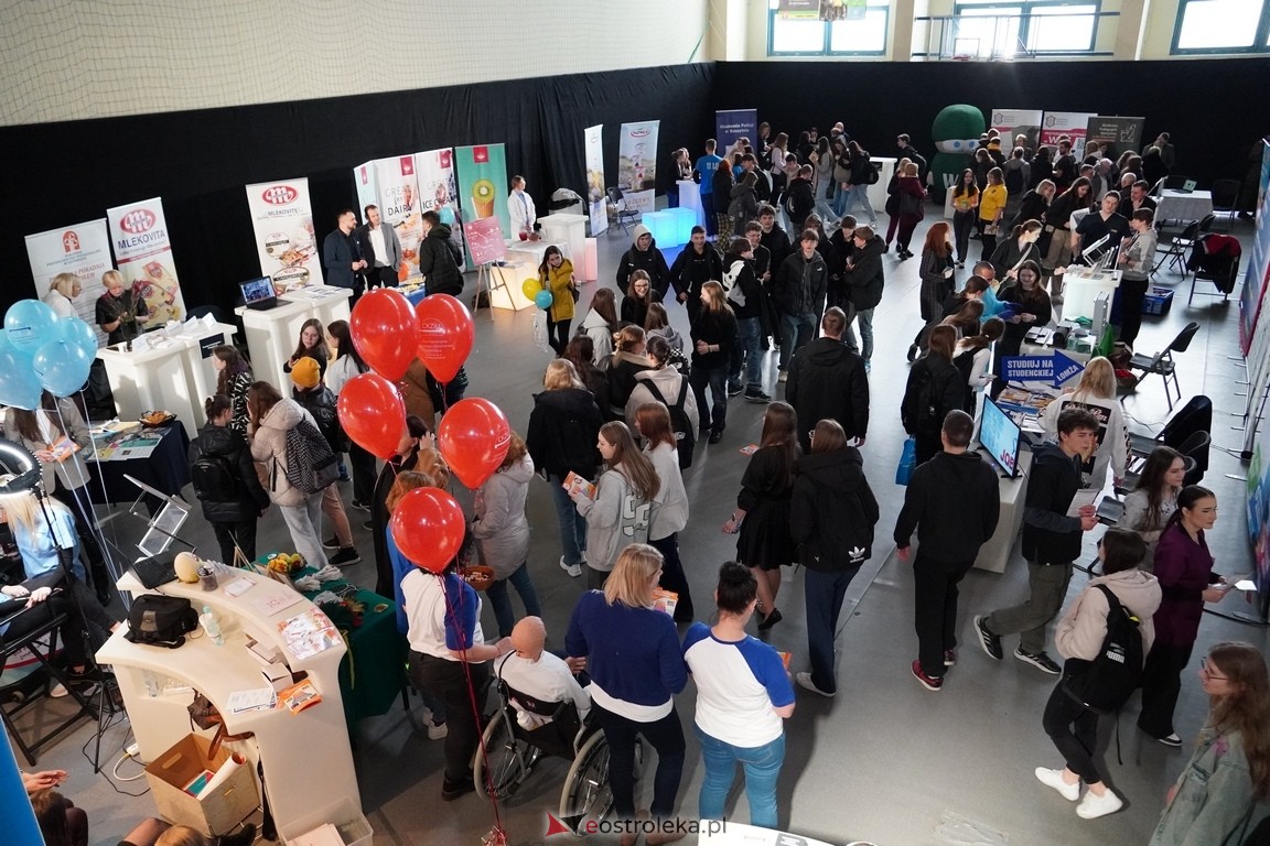 Forum Edukacyjne 2024 i XIII Młodzieżowe Targi Edukacji i Pracy [20.03.2024] - zdjęcie #70 - eOstroleka.pl