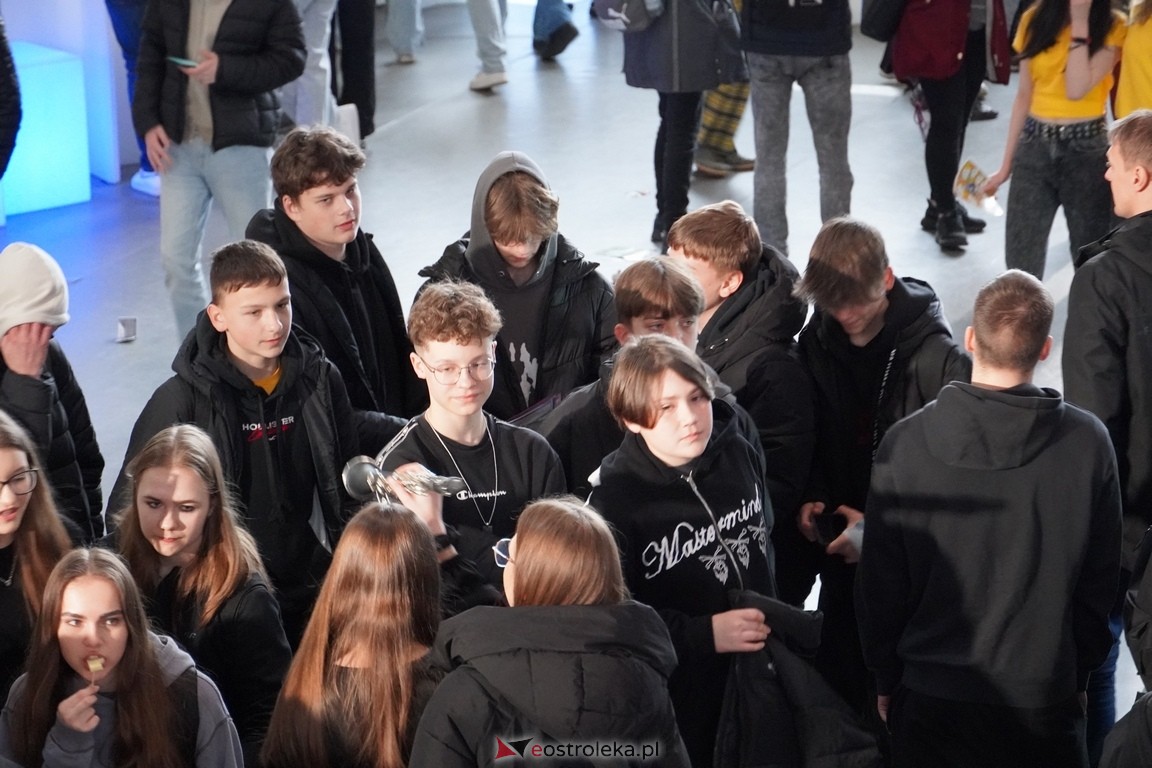 Forum Edukacyjne 2024 i XIII Młodzieżowe Targi Edukacji i Pracy [20.03.2024] - zdjęcie #69 - eOstroleka.pl