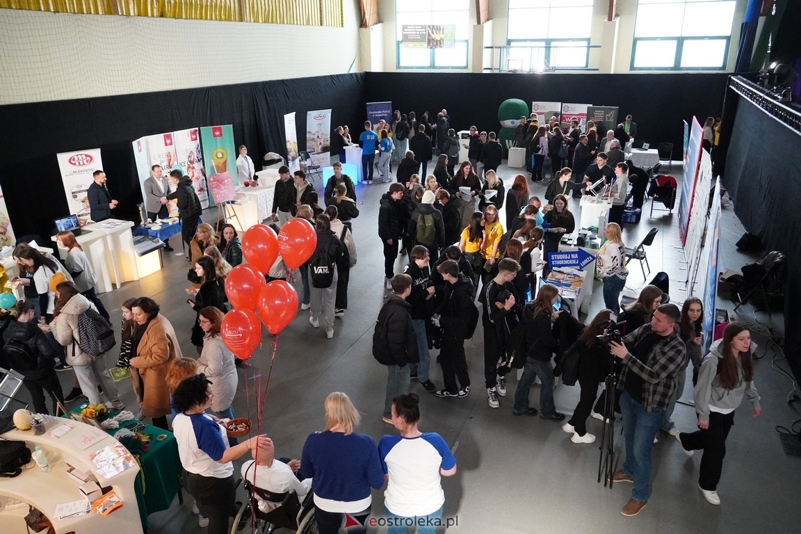 Forum Edukacyjne 2024 i XIII Młodzieżowe Targi Edukacji i Pracy [20.03.2024] - zdjęcie #67 - eOstroleka.pl