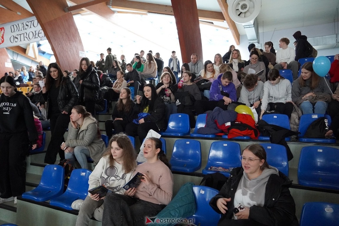 Forum Edukacyjne 2024 i XIII Młodzieżowe Targi Edukacji i Pracy [20.03.2024] - zdjęcie #65 - eOstroleka.pl