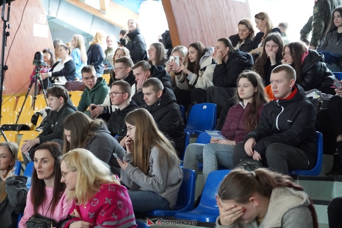 Forum Edukacyjne 2024 i XIII Młodzieżowe Targi Edukacji i Pracy [20.03.2024] - zdjęcie #62 - eOstroleka.pl
