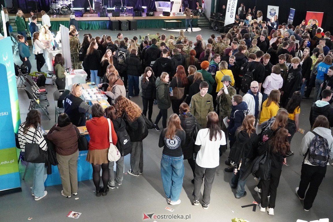 Forum Edukacyjne 2024 i XIII Młodzieżowe Targi Edukacji i Pracy [20.03.2024] - zdjęcie #61 - eOstroleka.pl