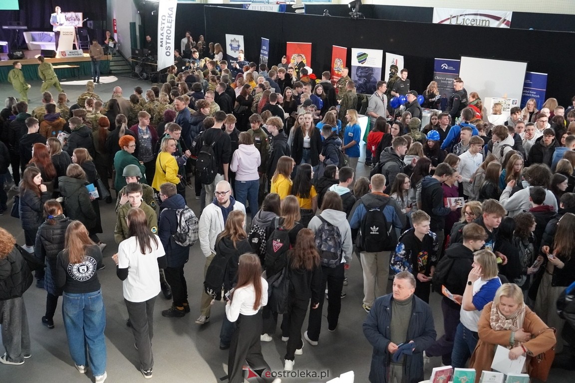 Forum Edukacyjne 2024 i XIII Młodzieżowe Targi Edukacji i Pracy [20.03.2024] - zdjęcie #60 - eOstroleka.pl