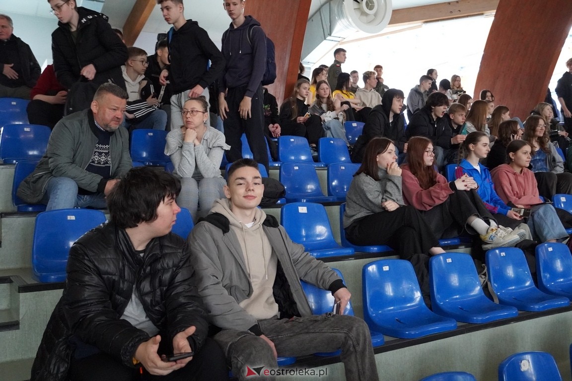 Forum Edukacyjne 2024 i XIII Młodzieżowe Targi Edukacji i Pracy [20.03.2024] - zdjęcie #54 - eOstroleka.pl