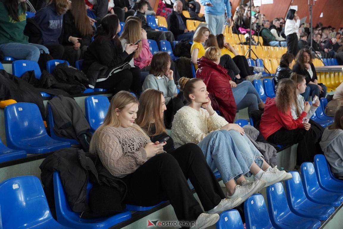 Forum Edukacyjne 2024 i XIII Młodzieżowe Targi Edukacji i Pracy [20.03.2024] - zdjęcie #53 - eOstroleka.pl