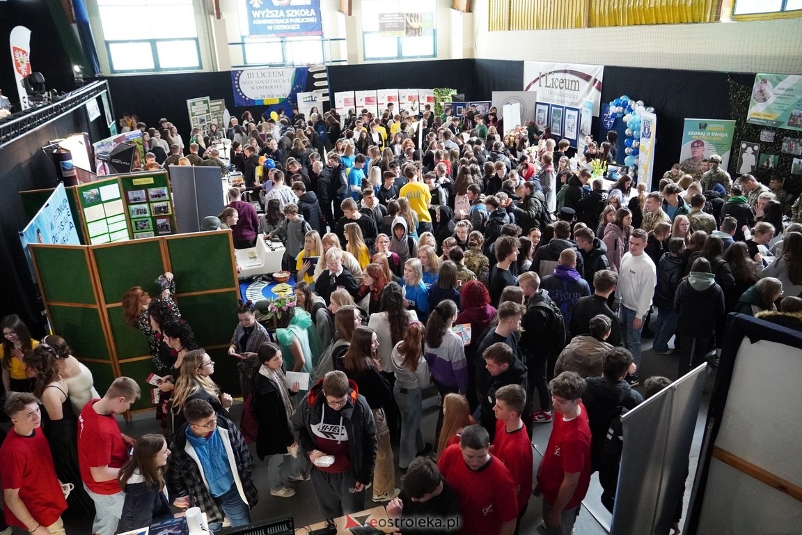 Forum Edukacyjne 2024 i XIII Młodzieżowe Targi Edukacji i Pracy [20.03.2024] - zdjęcie #46 - eOstroleka.pl