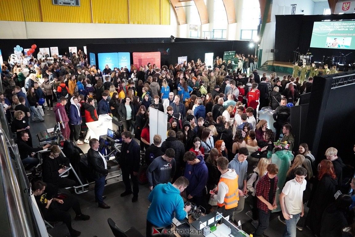 Forum Edukacyjne 2024 i XIII Młodzieżowe Targi Edukacji i Pracy [20.03.2024] - zdjęcie #44 - eOstroleka.pl