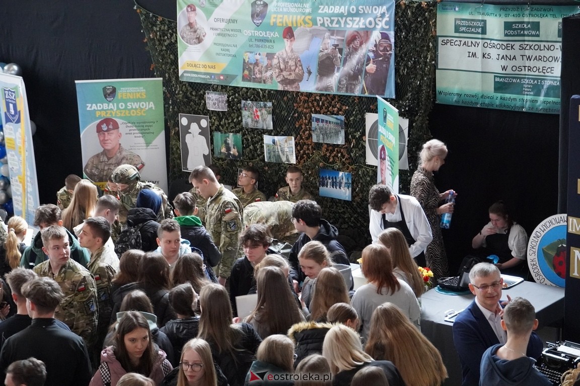 Forum Edukacyjne 2024 i XIII Młodzieżowe Targi Edukacji i Pracy [20.03.2024] - zdjęcie #43 - eOstroleka.pl