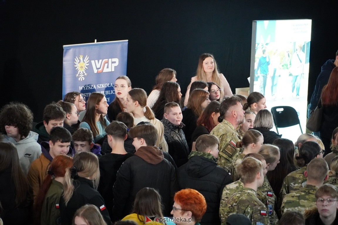 Forum Edukacyjne 2024 i XIII Młodzieżowe Targi Edukacji i Pracy [20.03.2024] - zdjęcie #42 - eOstroleka.pl