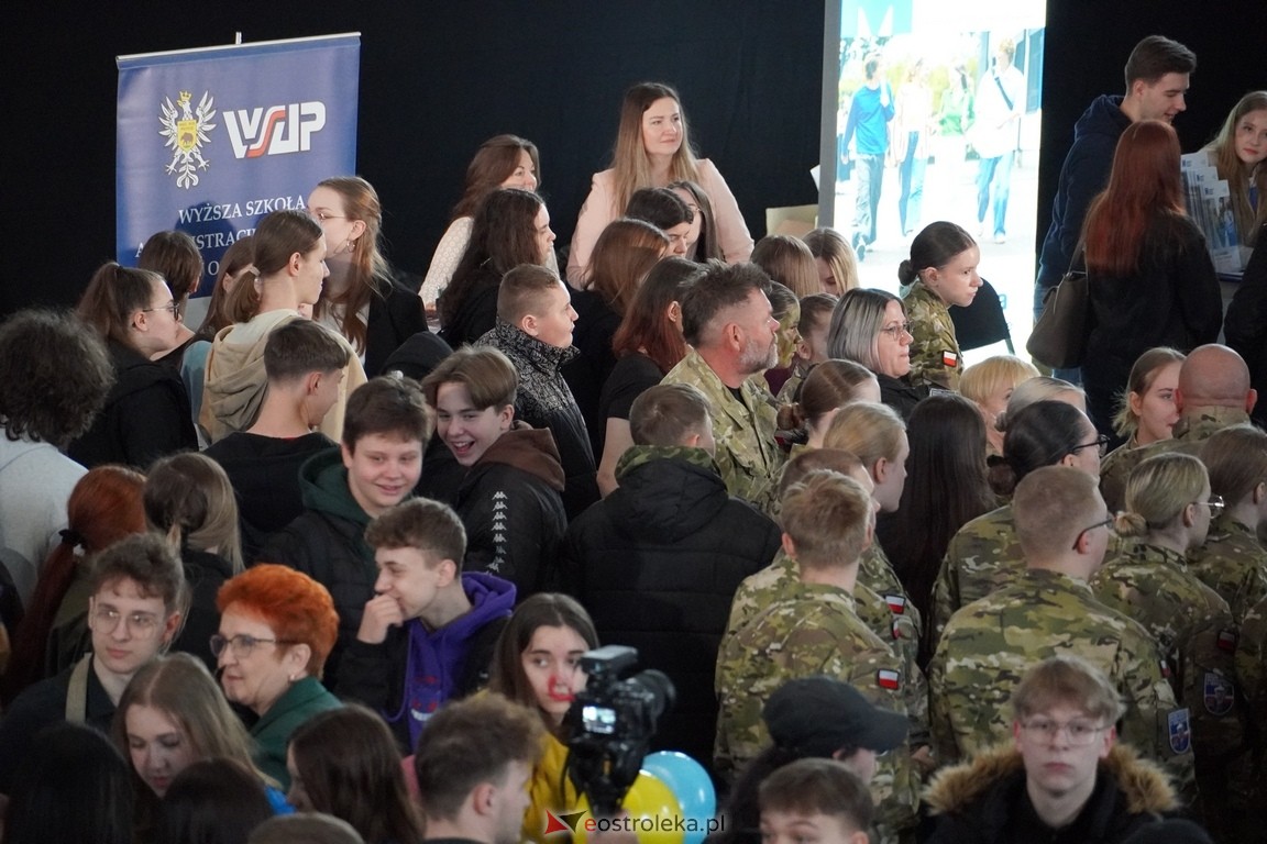 Forum Edukacyjne 2024 i XIII Młodzieżowe Targi Edukacji i Pracy [20.03.2024] - zdjęcie #41 - eOstroleka.pl