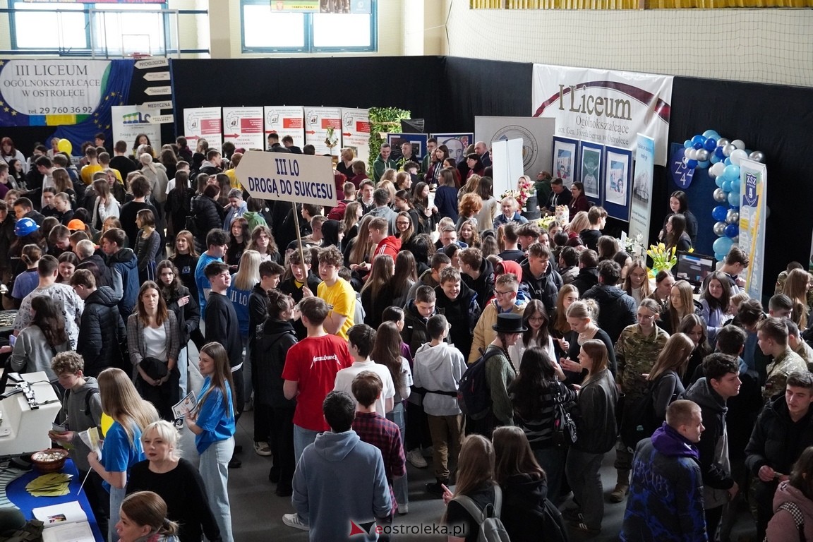 Forum Edukacyjne 2024 i XIII Młodzieżowe Targi Edukacji i Pracy [20.03.2024] - zdjęcie #40 - eOstroleka.pl