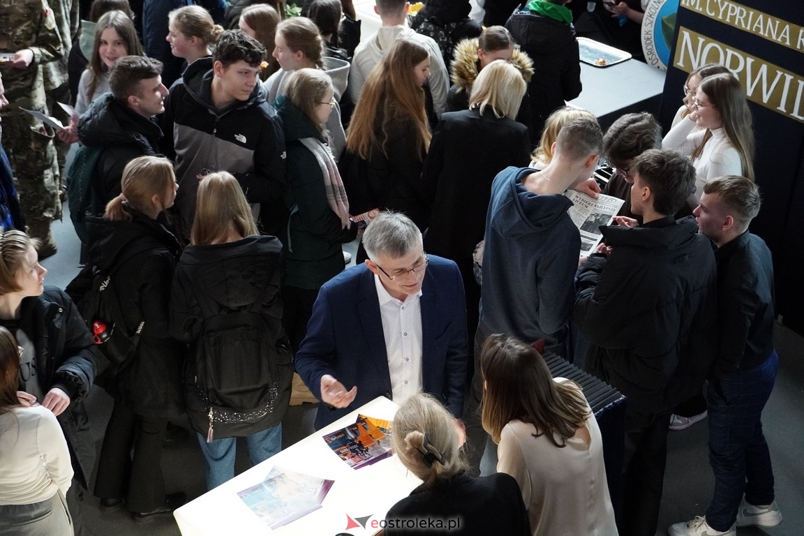 Forum Edukacyjne 2024 i XIII Młodzieżowe Targi Edukacji i Pracy [20.03.2024] - zdjęcie #39 - eOstroleka.pl