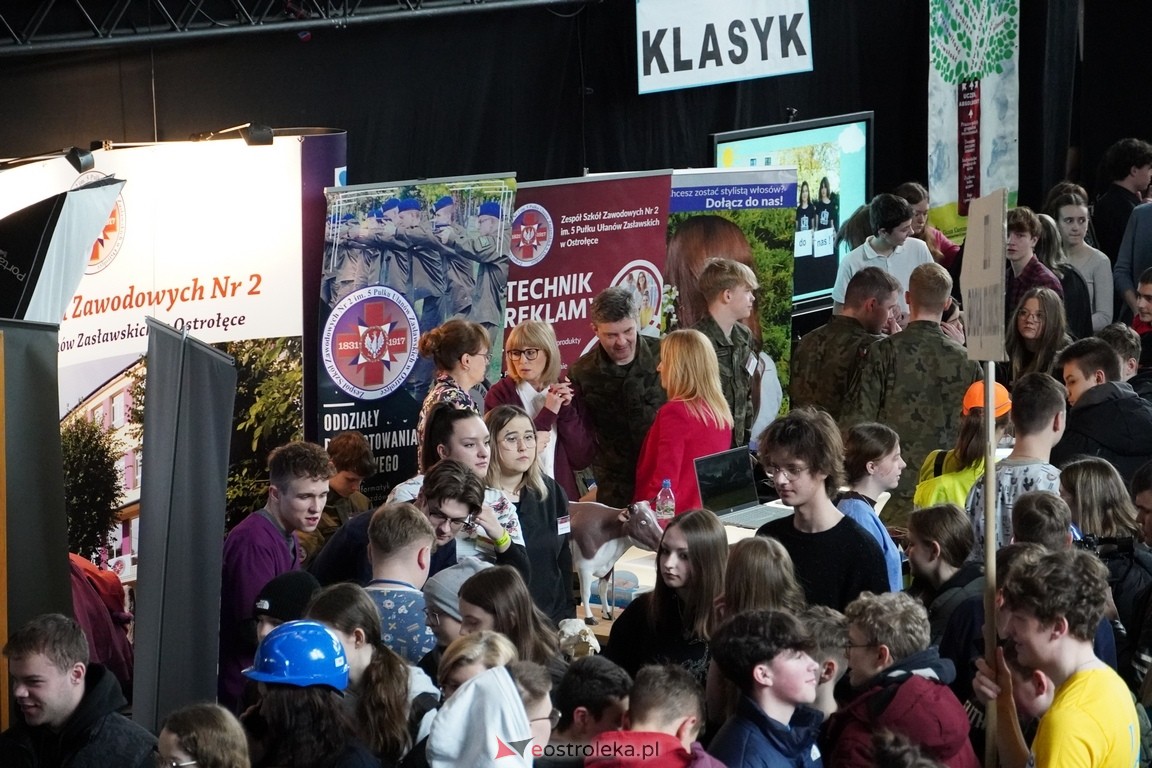 Forum Edukacyjne 2024 i XIII Młodzieżowe Targi Edukacji i Pracy [20.03.2024] - zdjęcie #37 - eOstroleka.pl