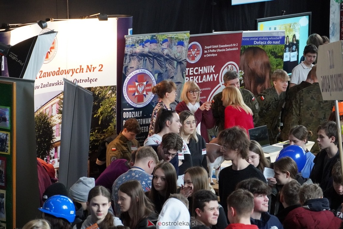 Forum Edukacyjne 2024 i XIII Młodzieżowe Targi Edukacji i Pracy [20.03.2024] - zdjęcie #36 - eOstroleka.pl