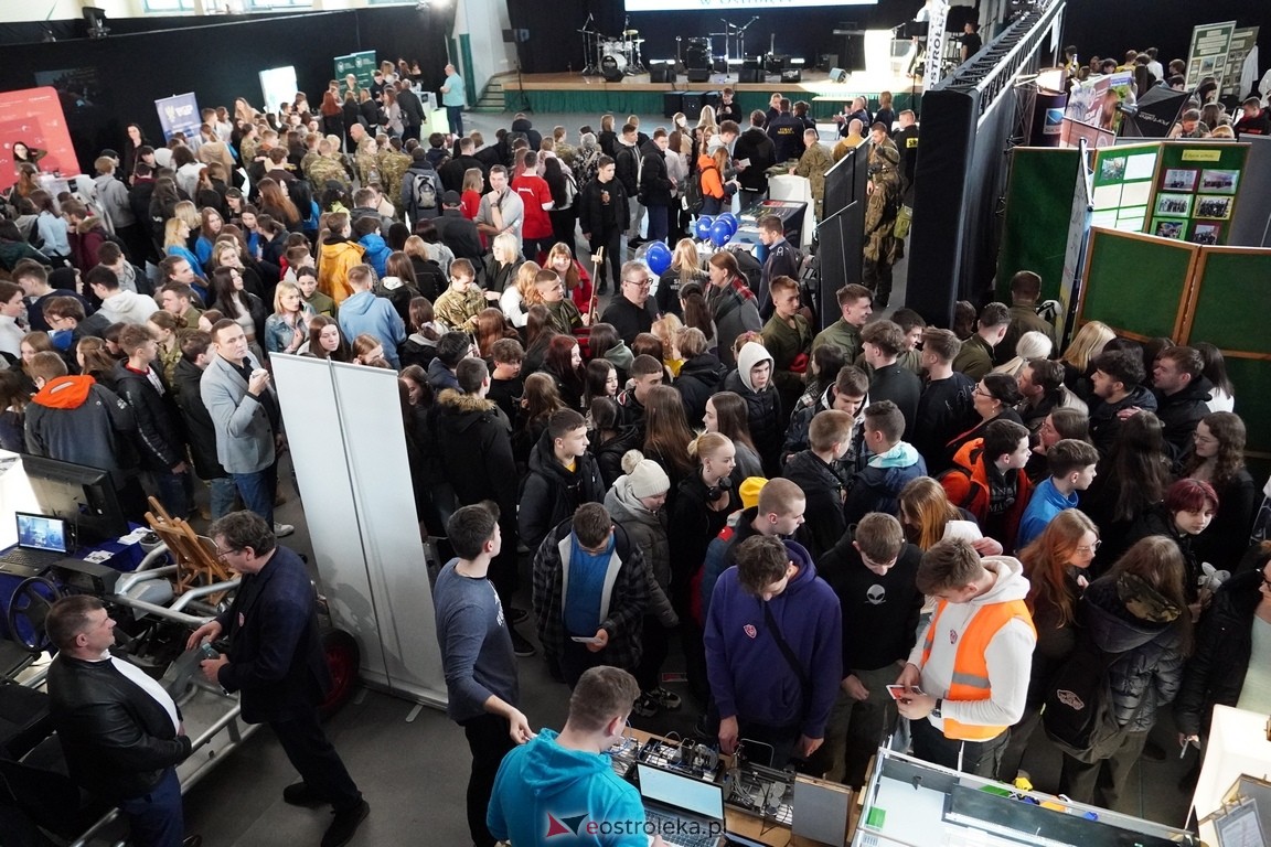 Forum Edukacyjne 2024 i XIII Młodzieżowe Targi Edukacji i Pracy [20.03.2024] - zdjęcie #34 - eOstroleka.pl