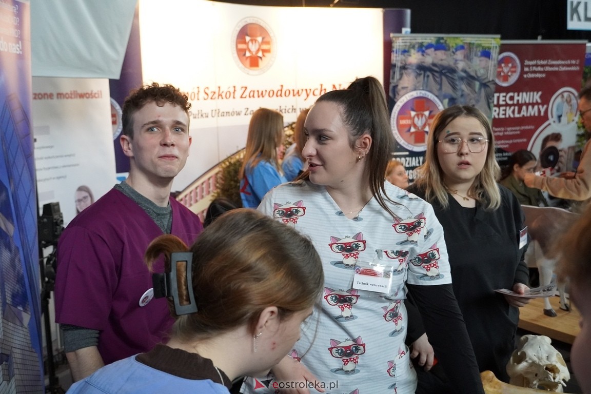 Forum Edukacyjne 2024 i XIII Młodzieżowe Targi Edukacji i Pracy [20.03.2024] - zdjęcie #32 - eOstroleka.pl