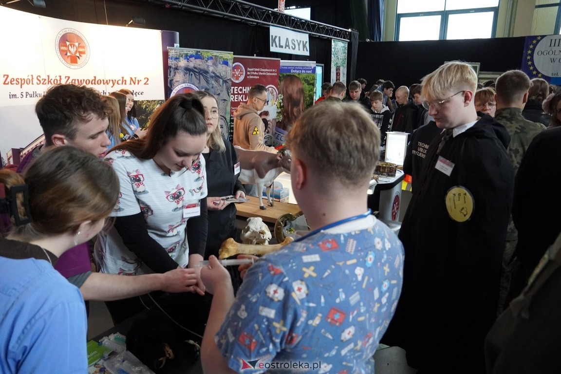 Forum Edukacyjne 2024 i XIII Młodzieżowe Targi Edukacji i Pracy [20.03.2024] - zdjęcie #30 - eOstroleka.pl