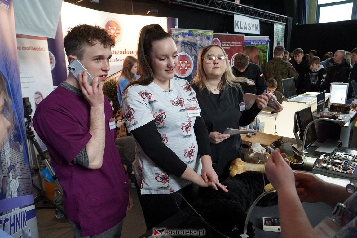 Forum Edukacyjne 2024 i XIII Młodzieżowe Targi Edukacji i Pracy [20.03.2024] - zdjęcie #27 - eOstroleka.pl