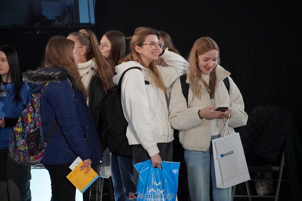 Forum Edukacyjne 2024 i XIII Młodzieżowe Targi Edukacji i Pracy [20.03.2024] - zdjęcie #14 - eOstroleka.pl