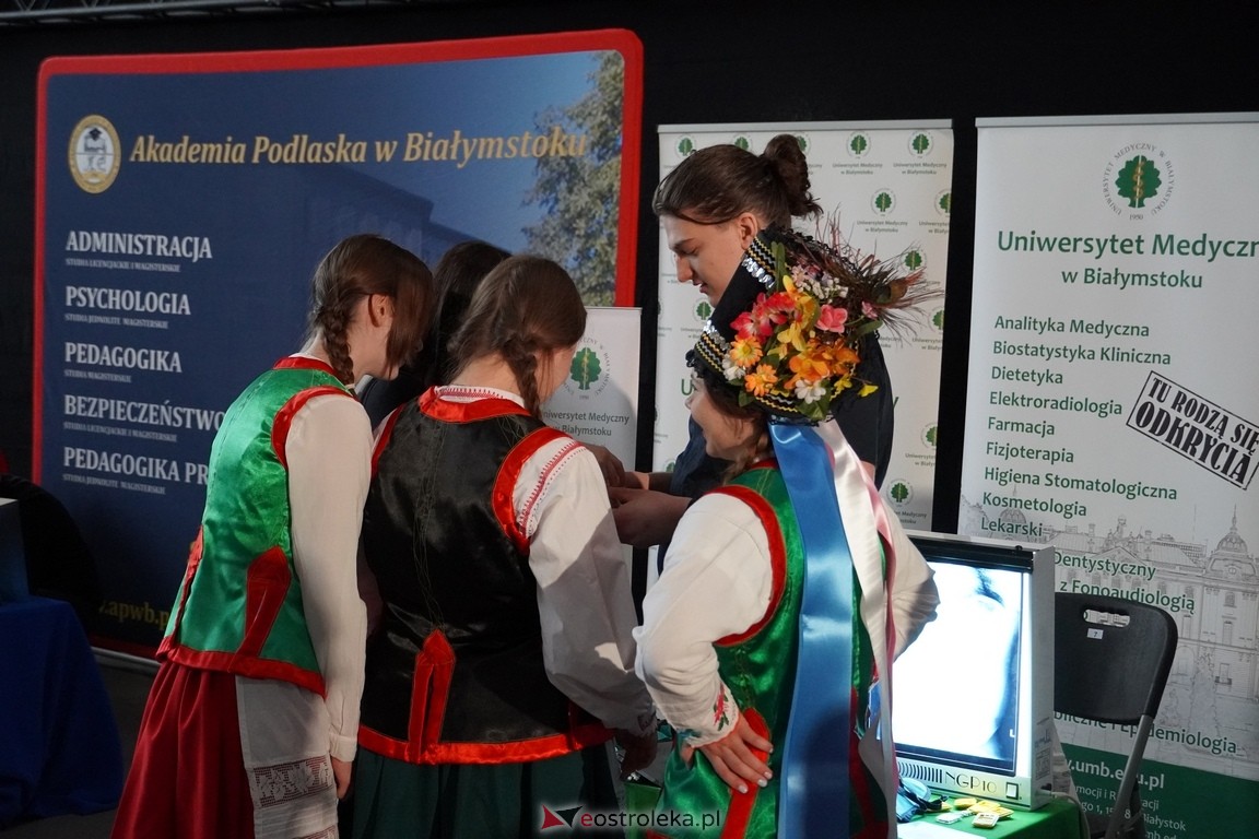 Forum Edukacyjne 2024 i XIII Młodzieżowe Targi Edukacji i Pracy [20.03.2024] - zdjęcie #12 - eOstroleka.pl