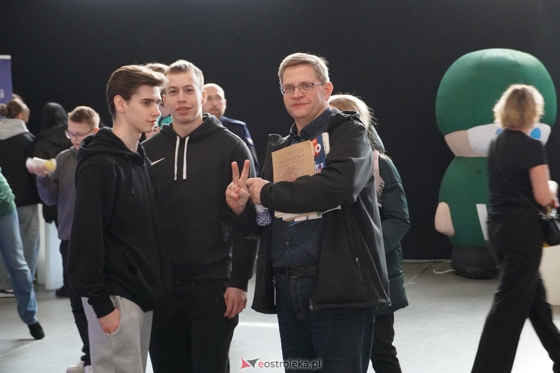 Forum Edukacyjne 2024 i XIII Młodzieżowe Targi Edukacji i Pracy [20.03.2024] - zdjęcie #11 - eOstroleka.pl