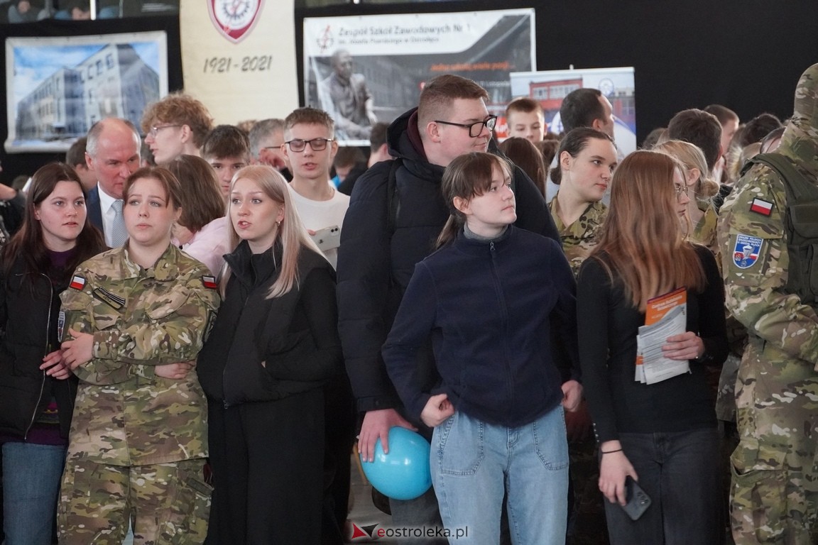 Forum Edukacyjne 2024 i XIII Młodzieżowe Targi Edukacji i Pracy [20.03.2024] - zdjęcie #8 - eOstroleka.pl