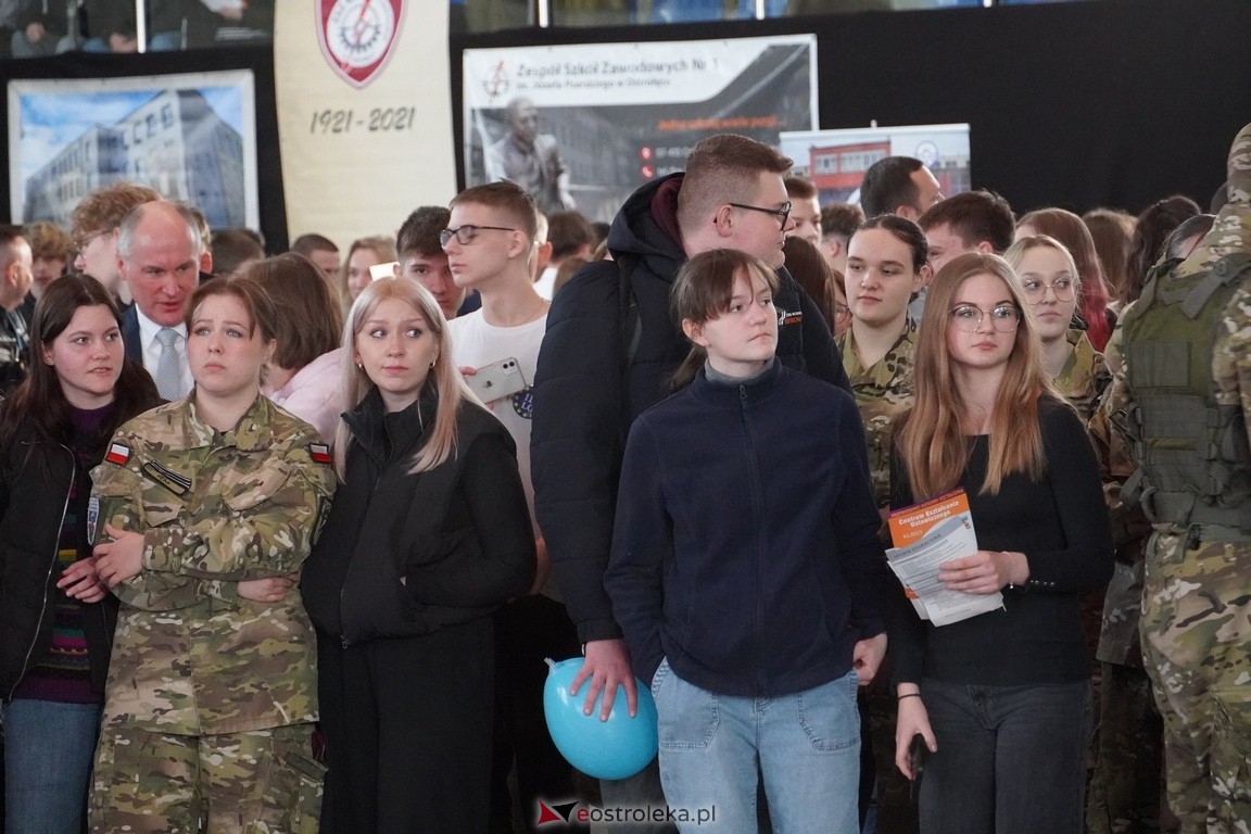 Forum Edukacyjne 2024 i XIII Młodzieżowe Targi Edukacji i Pracy [20.03.2024] - zdjęcie #7 - eOstroleka.pl