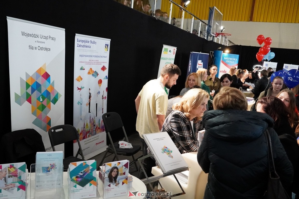Forum Edukacyjne 2024 i XIII Młodzieżowe Targi Edukacji i Pracy [20.03.2024] - zdjęcie #5 - eOstroleka.pl