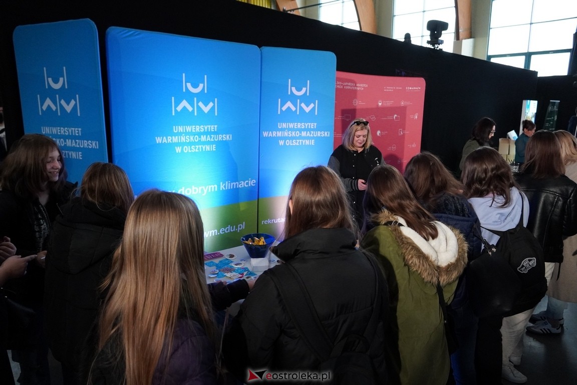 Forum Edukacyjne 2024 i XIII Młodzieżowe Targi Edukacji i Pracy [20.03.2024] - zdjęcie #4 - eOstroleka.pl